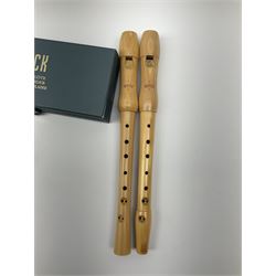 Moeck Flauto Leggero Barock Sopran 223L two-piece maple recorder in carrying pouch; and Moeck Nr.121 Barocke Griffweise two-piece maple school recorder, boxed with slipcase (2)
