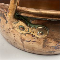 19th century circular copper pan, with twin handles, D35cm