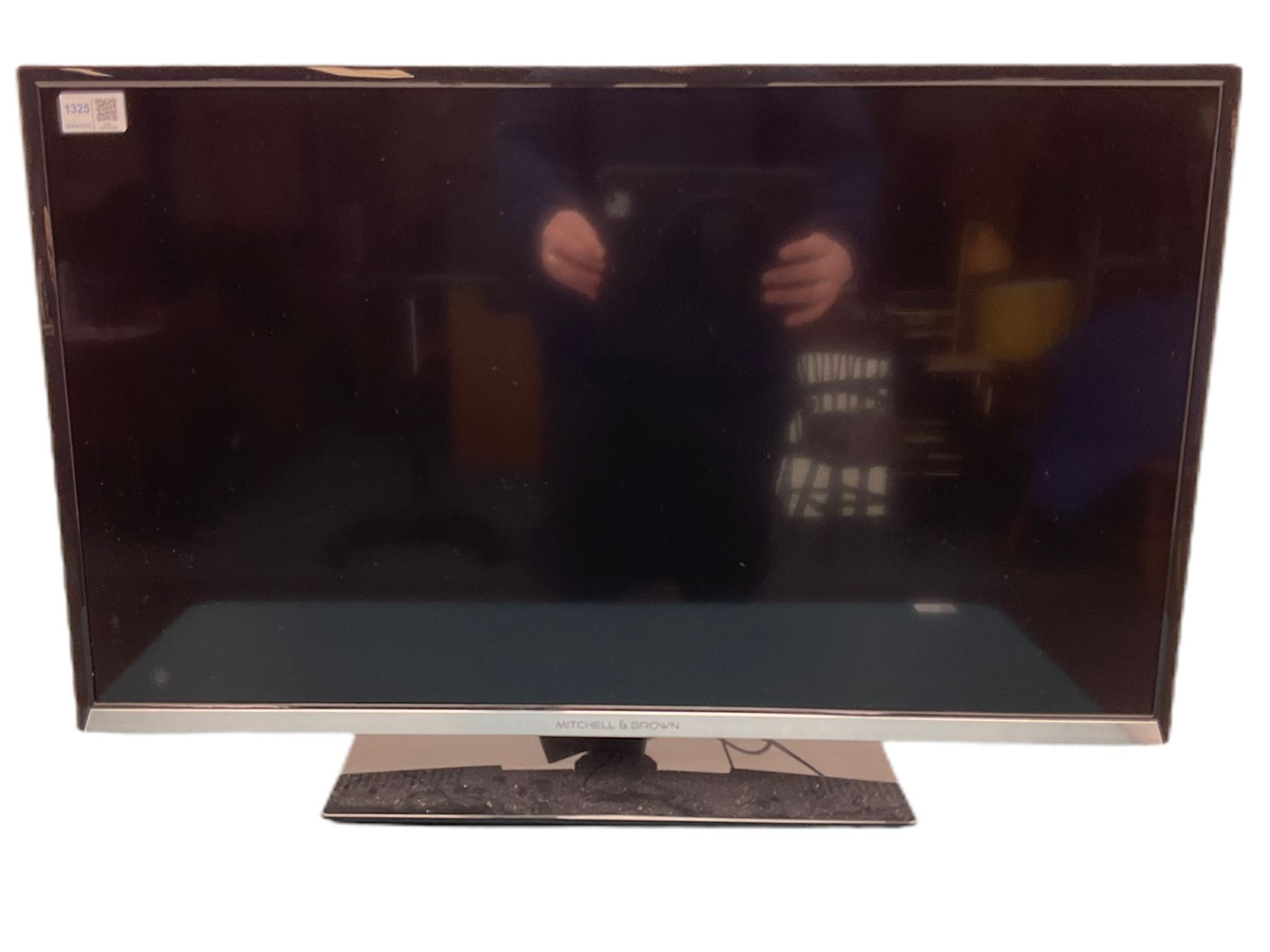 Mitchell and Brown JB-32SM1811 and a Panasonic Blu-ray player