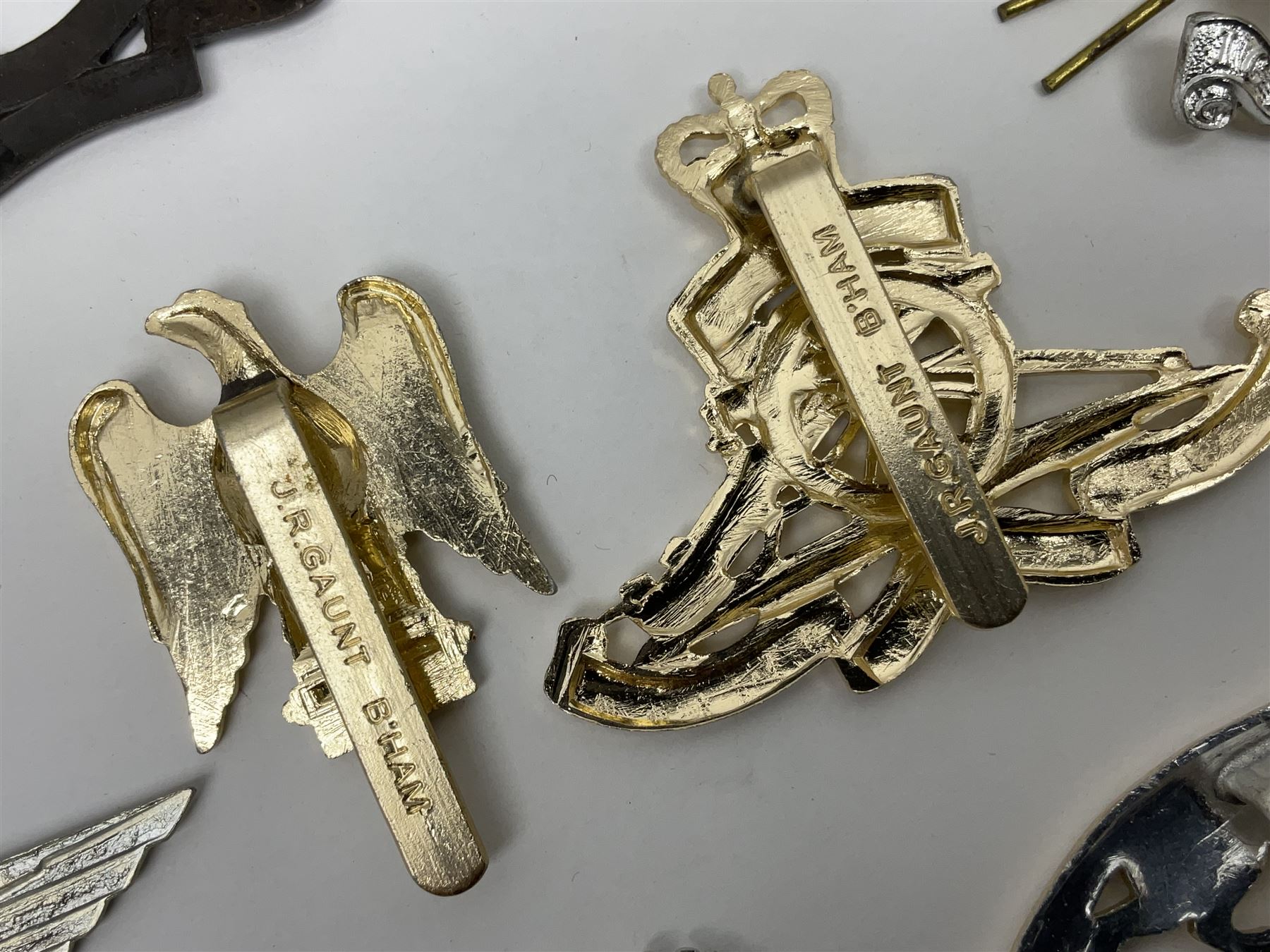 Military badges - approximately eighty predominantly staybrite glengarry, cap and collar badges and small quantity of plastic badges