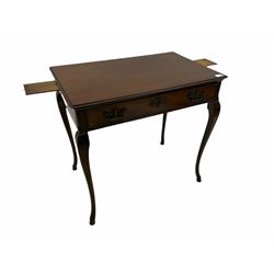 Georgian mahogany side table lowboy, fitted with single drawer and candle slides to either end