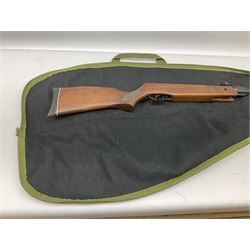 Gamo Magnum 2000 .22 air rifle with break barrel action and trigger guard safety, serial no.2106207 L109cm; in gun sling