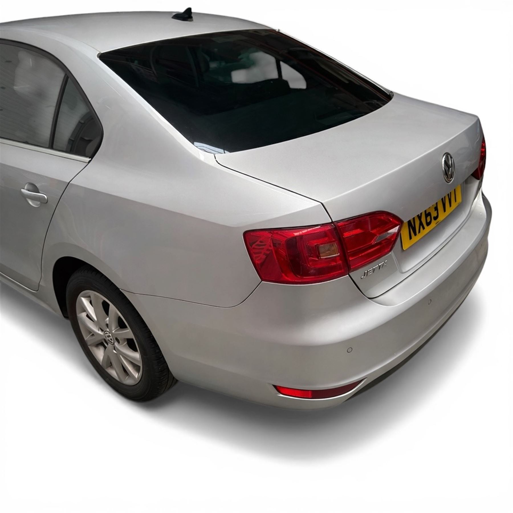 Volkswagen Jetta, 1.6 litre blue-motion diesel, 82000 miles, manual, silver, 2013, (NX63 VVT), MOT till 13 August 2026, £20 road tax, full VW service history, parking sensors, bluetooth - this vehicle is subject to 10% plus VAT buyers premium (12% in total)