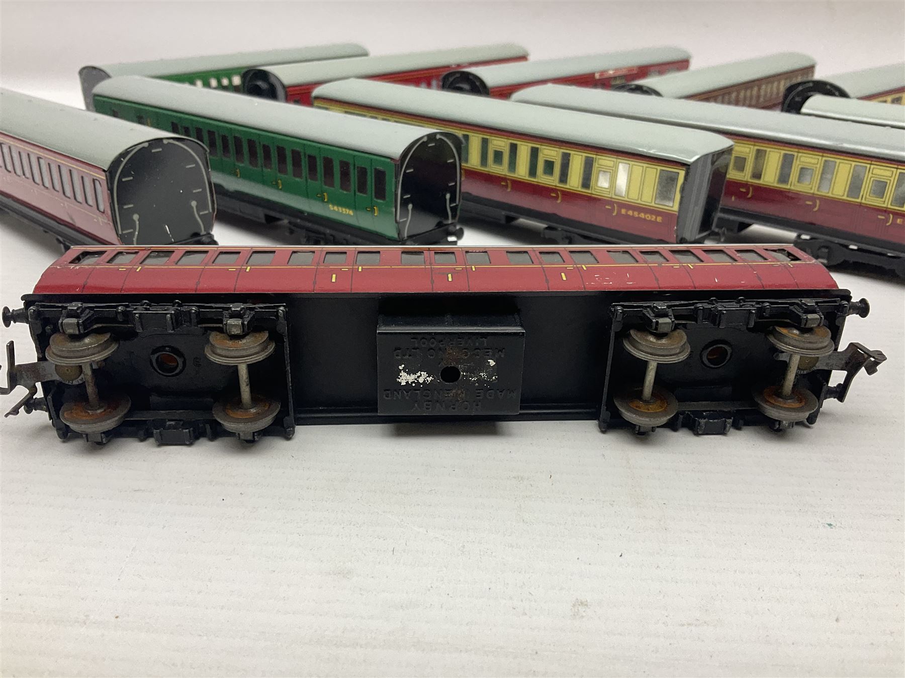 Hornby Dublo - fourteen passenger coaches including Southern Suburban Stock, Gresley Stock, Stanier Stock etc; and TPO Mail Van; all unboxed (15)