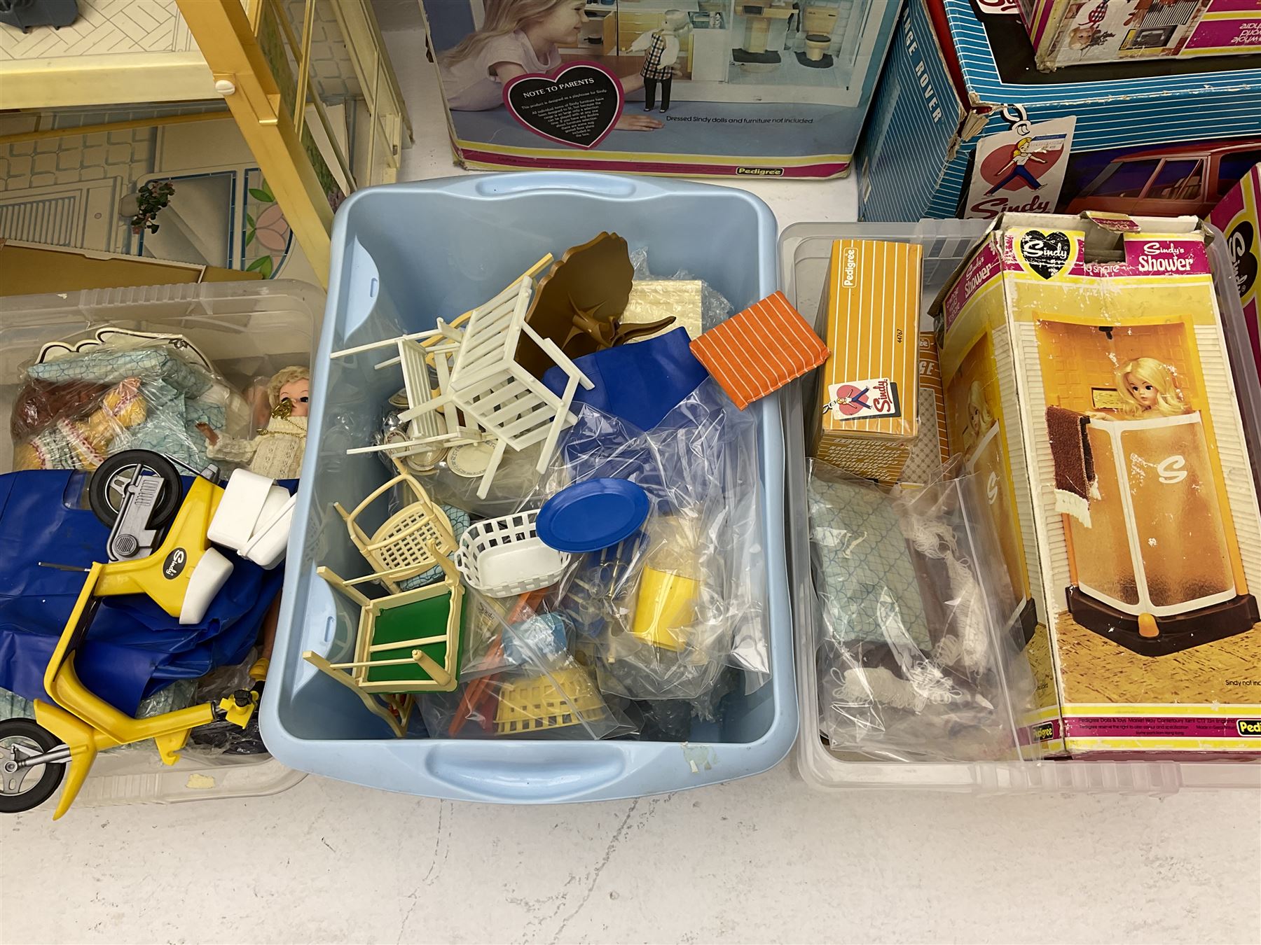 Quantity of Sindy toys to include ‘Sindy’s House’, ‘Magic Cooker’ and ‘Bathroom Gift Set’, ‘Range Rover’ all boxed, quantity of other Sindy toys, accessories and dolls, some boxed etc