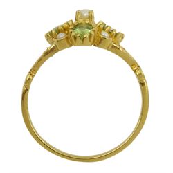 Silver-gilt peridot and pearl flower head cluster ring, stamped Sil