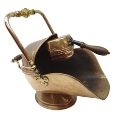  Victorian copper helmet shaped coal scuttle, with faceted amber glass handle & shovel, L54cm   