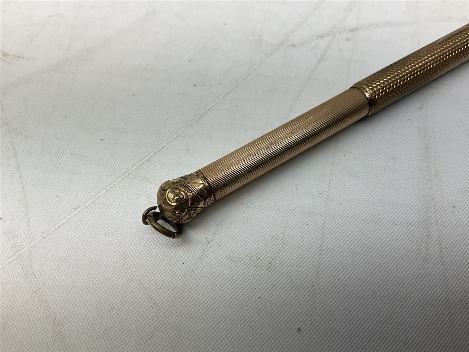 9ct gold propelling pencil with engine turned decoration and vacant cartouche, by S J Rose & Son, stamped 375, L12cm, together with a Parker 12ct rolled gold fountain pen, and two rose gold engine turned propelling pencils to include a rose gold example