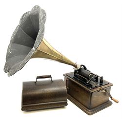 Early 20th century oak cased Edison Standard Phonograph with Model R 4-minute reproducer and brass horn, serial no.572593, last patent date 1905, with cover and cranking handle W33cm