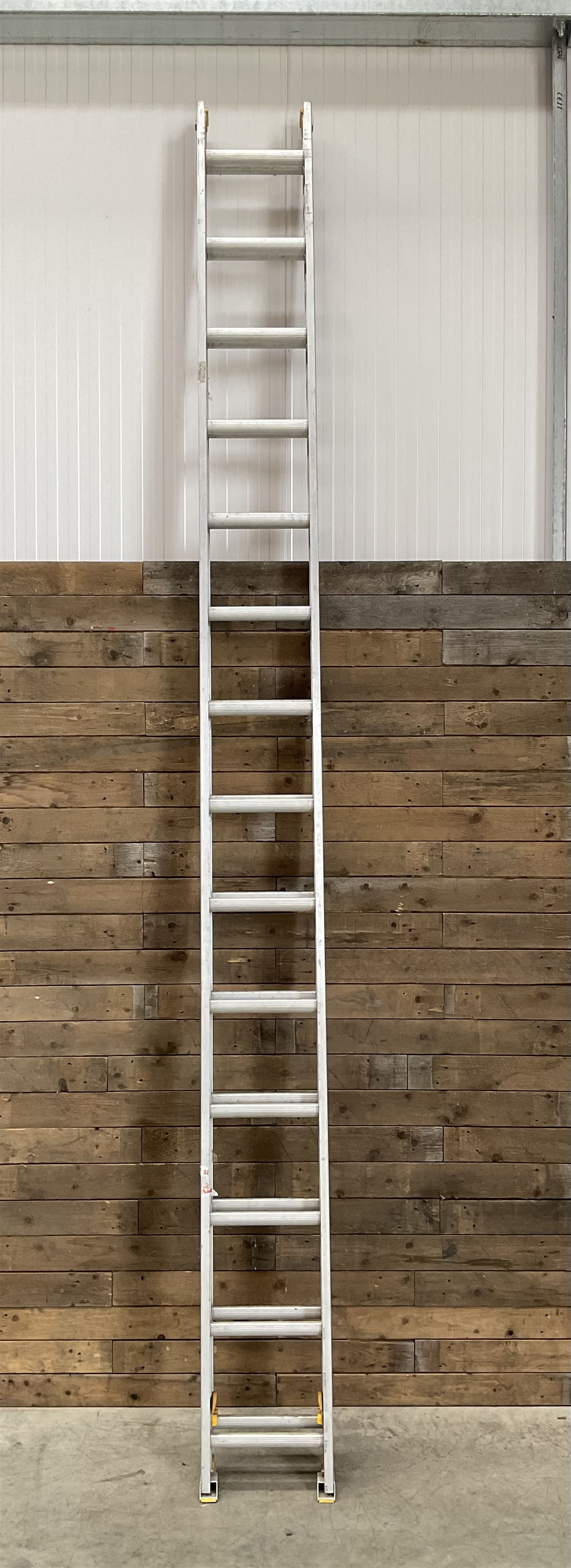 Clima pair of aluminium extending ladders - 3.96m closed, 7.26m extended