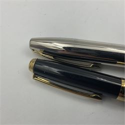 Sheaffer Legacy fountain pen, the black barrel with gold plated trim and palladium cap and gold nib stamped 18K 750, together with matching roller ball pen, Sheaffer fountain pen with black barrel and gold nib stamped 14K 585, Sheaffer 300 fountain pen with black barrel and bi-colour nib, and Sheaffer ballpoint pen with black barrel, largest L15cm (5)
