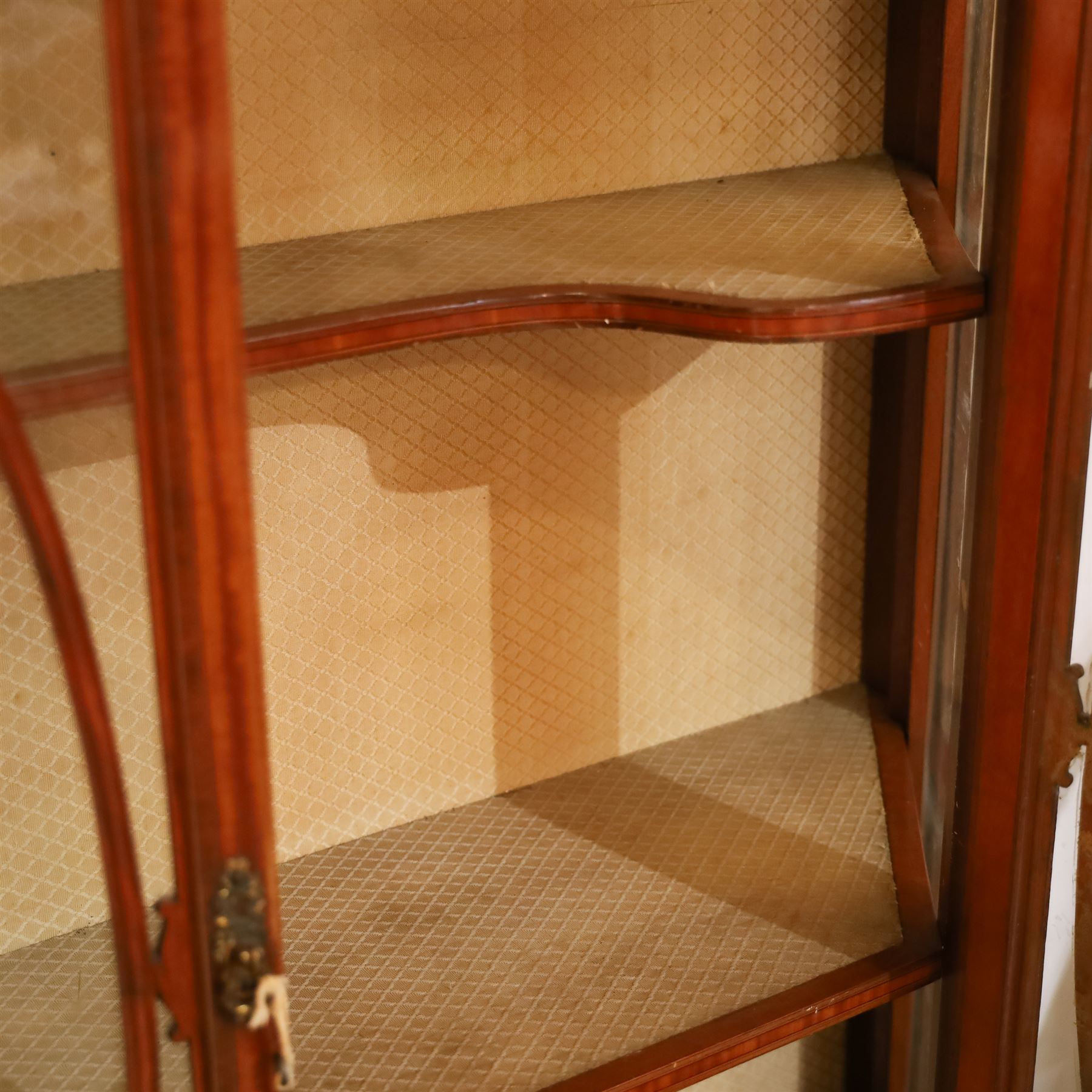 Edwardian satinwood display cabinet, satinwood crossbanded top, with central astragal glazed cabinet, baized lined shelves, raised on tapering supports terminating in spade feet