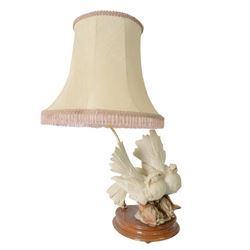 Capodimonte table lamp, modelled as two doves upon corn, with lampshade, H74cm