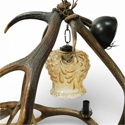 Antlers/Horns - Deer antler chandelier, of circular form, with three fitted lights, H77cm 