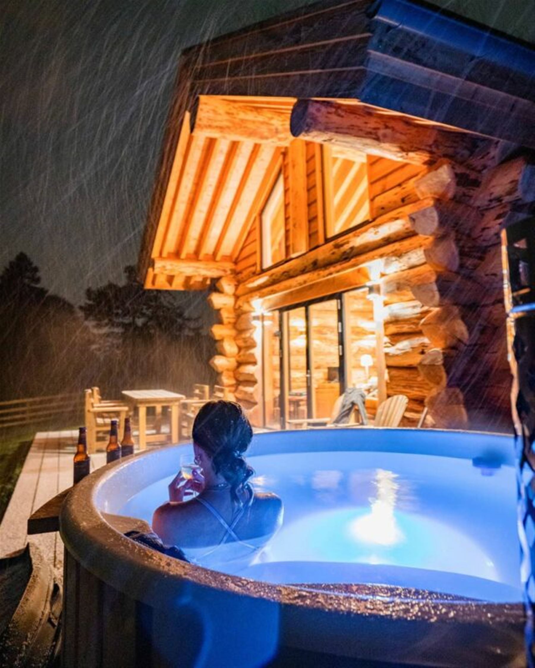 Deluxe - fibreglass circular hot tub with cover, electric heater - unused - THIS LOT IS TO BE COLLECTED BY APPOINTMENT FROM DUGGLEBY STORAGE, GREAT HILL, EASTFIELD, SCARBOROUGH, YO11 3TX