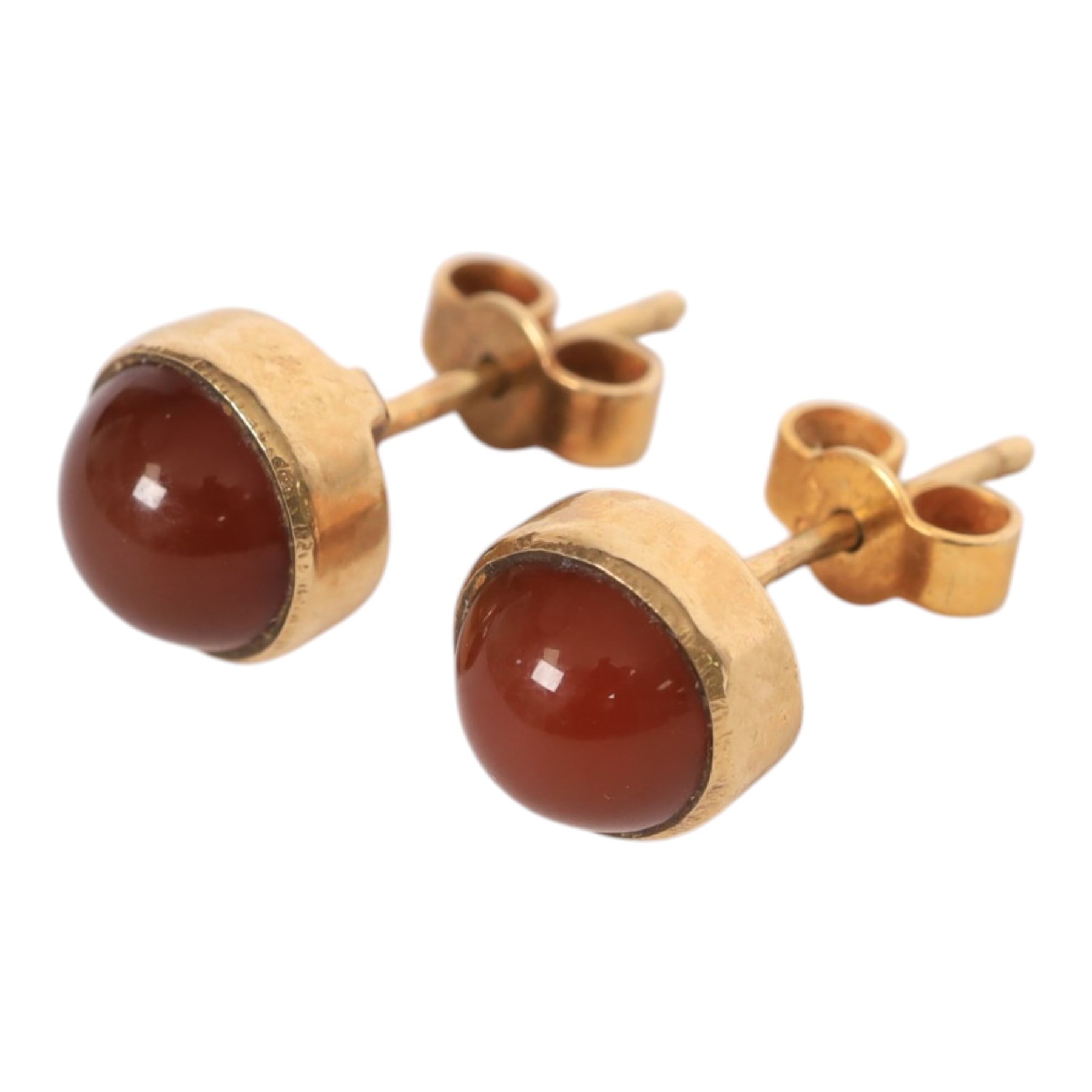9ct gold garnet ring and a pair of 9ct gold stone set stud earrings