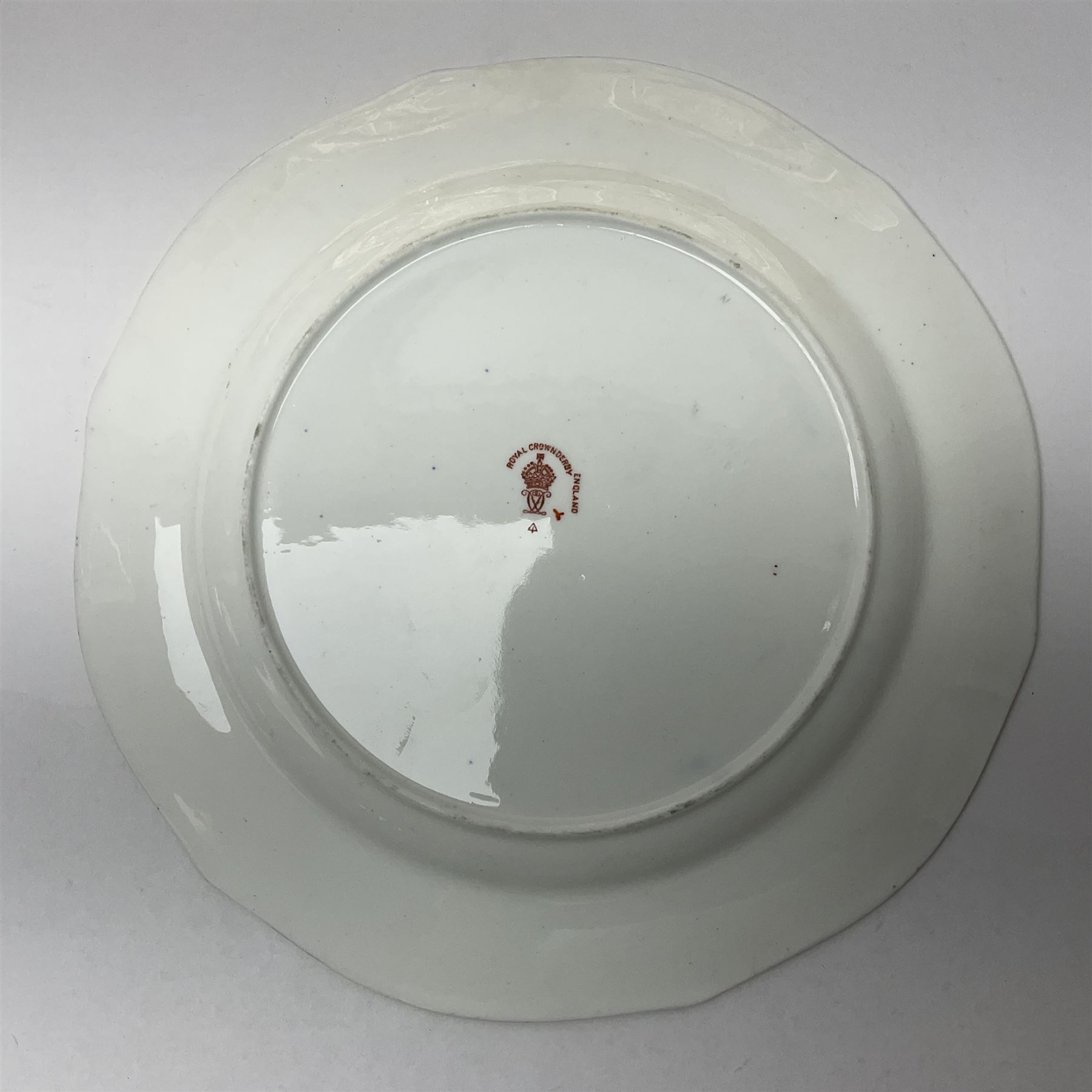 20th century Royal Crown Derby Imari 1128 pattern plates, comprising four side plates and three smaller examples, with printed and painted marks beneath, including illustration date codes for 1918 and 1920, and Roman numeral date code for 1979, larger examples D18cm, smaller D15cm, (7)
