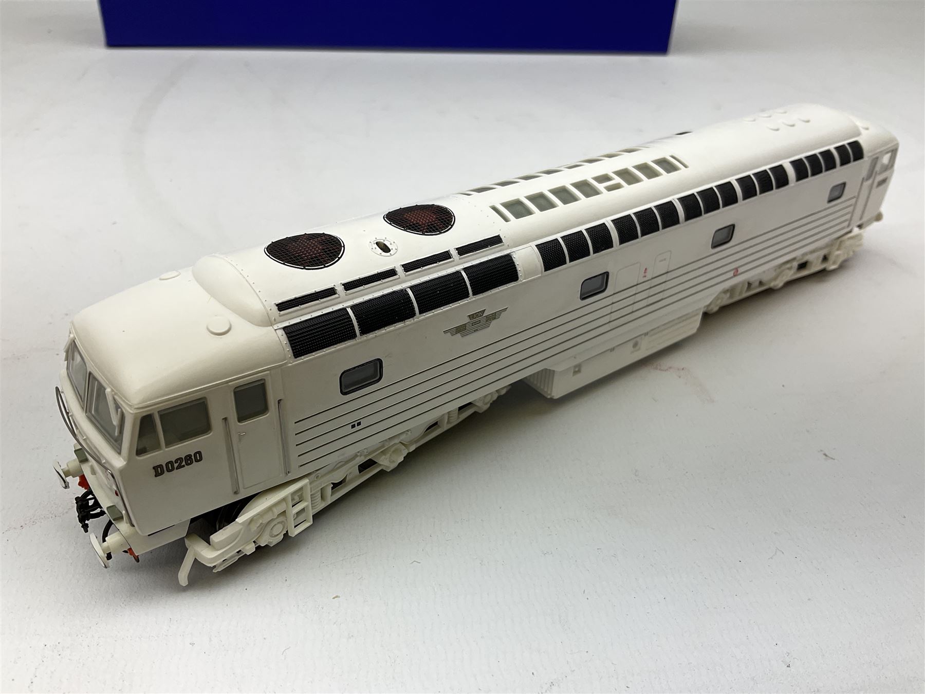 Heljan '00' gauge - BRCW 'Lion' locomotive no. D0260, limited edition of 4000 models 