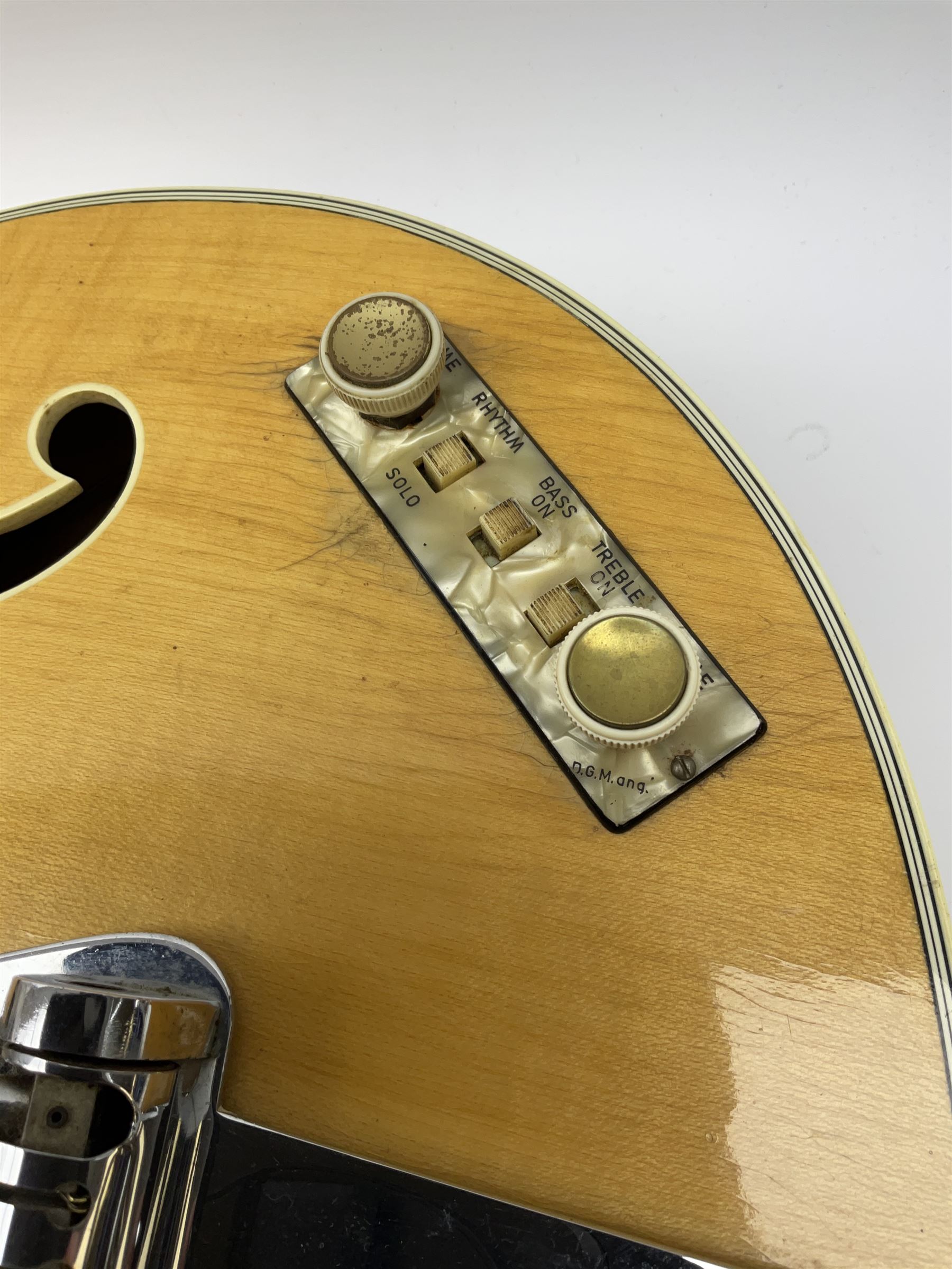 Hofner President semi-acoustic guitar with pearline mounts L104cm, in carrying case