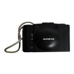 Five Olympus compact digital cameras, comprising Superzoom 800S, Camedia C-450 Zoom, Superzoom 160, XA3 and a boxed Camedia C-100