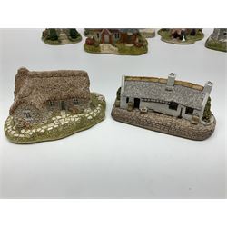 Nineteen Lilliput Lane models from the Scottish Collection, to include John Knox House, Castaway, Pineapple House, etc, all models with original boxes 