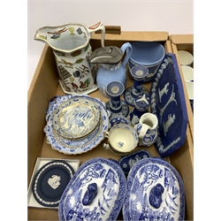 A selection of blue and white, to include two soup tureens decorated in willow pattern with recumbent lion finial, two omas Rathbone willow pattern tea cups and saucers, and small pate, and a dessert dish decorated in the Ottoman Empire pattern, marked beneath Ciala Kavak, together with a group of dark and light blue Wedgwood Jasperware, a Farmers Arms style jug, (a/f), etc. 