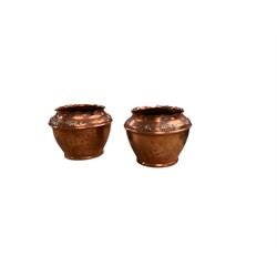 Two coppers pots, decorated in relief with water lilies, H8cm
