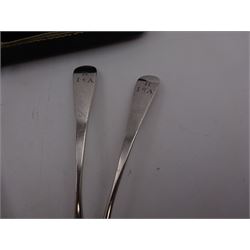 1920s silver cigarette case, of typical form, with engraved lozange to cover, hallmarked Charles Edwin Turner, Birmingham 1920, together with a pair of George III silver Old English pattern teaspoons, with engraved initials to terminal, hallmarked Peter, Ann & William Bateman, London 1803 and a cased spoon and pusher, hallmarked 