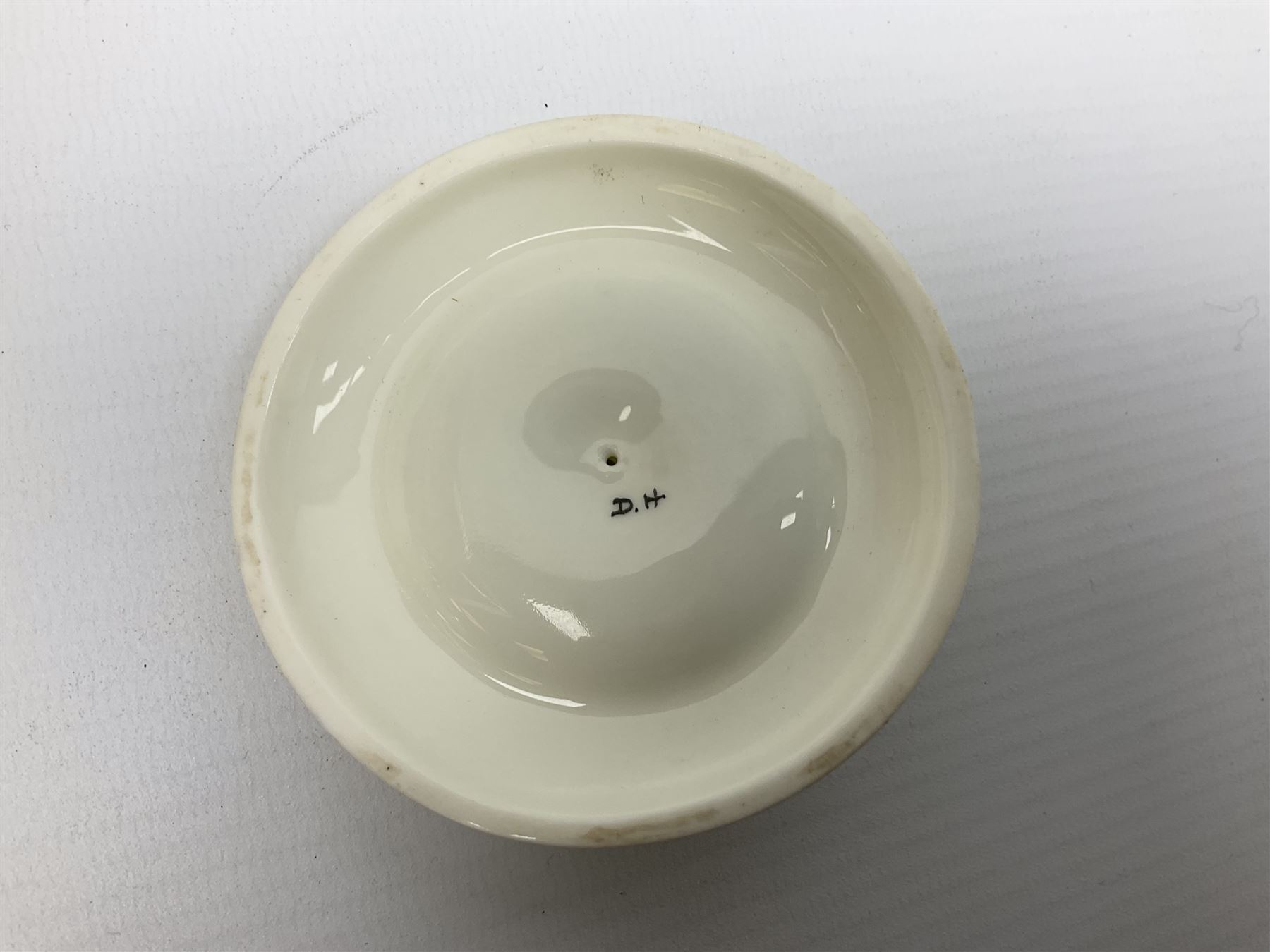 Mid 20th century Royal Worcester potpourri vase and cover decorated by Alan Telford, of ovoid form with inner cover and pierced gilt outer cover with bud finial, upon short gilt circular foot, the body part moulded with basket weave bands in gilt and bronze, and hand painted with a still life of fruit upon a mossy ground, signed Telford, with black printed mark beneath and painted shape number 1286, H25.5cm