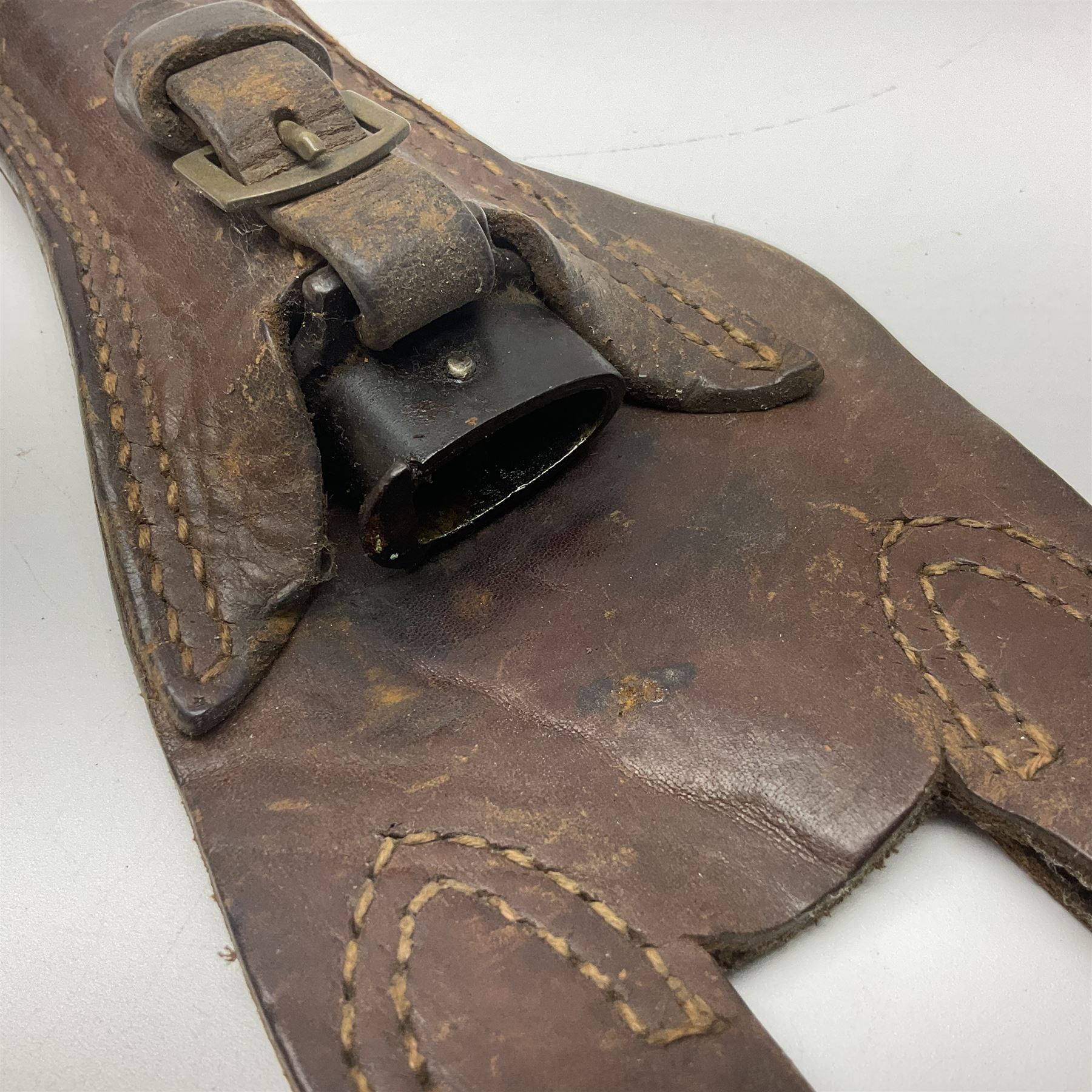 French Model 1892 Mannlicher Berthier bayonet with 39.5cm fullered blade; in metal scabbard with leather frog L54cm overall; and French Model 1874 epee bayonet (no scabbard) (2)