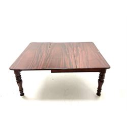 Victorian mahogany extending dining table with three leaves, turned and shaped supports, castors (fully extended 276cm)