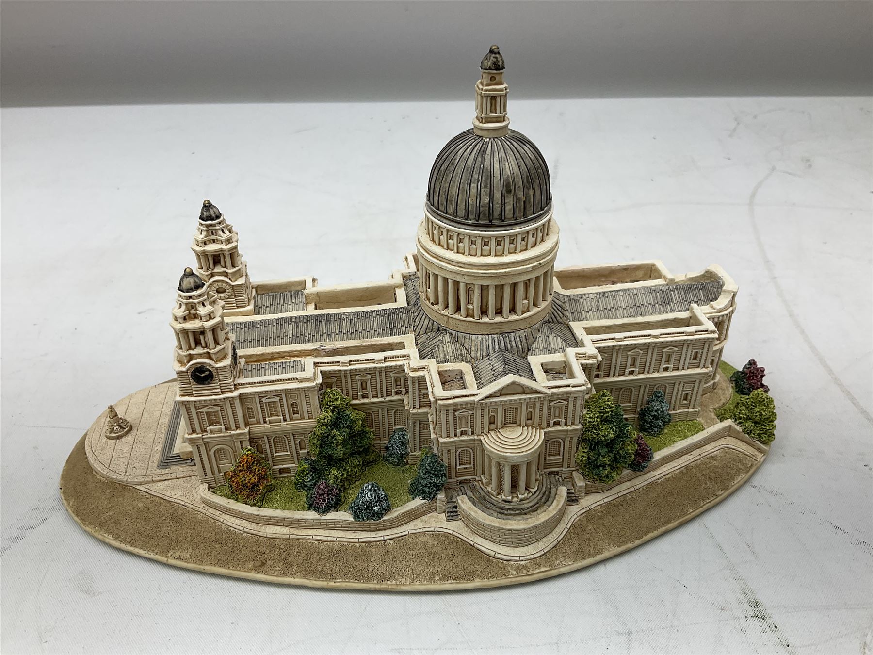 Three Lilliput Lane models from the 'Britain's Heritage' collection, comprising The Royal Pavilion Brighton, St Paul's Cathedral and Buckingham palace, all boxed