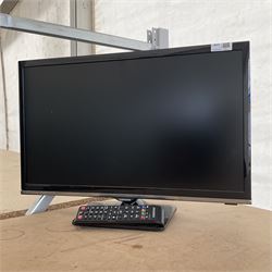 Small Samsung UE22H5000AK tv with remote