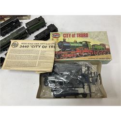 ‘00’ gauge - Airfix locomotive model kits comprising series 4 City of Truro kit and empty series 4 box, series 4 Mogul, two series 4 Harrow kits, all boxed; together with Rosebud Kitmaster Stirling kit and quantity of loose plastic locomotives and tenders from Airfix, Kitmaster, Ratio etc 