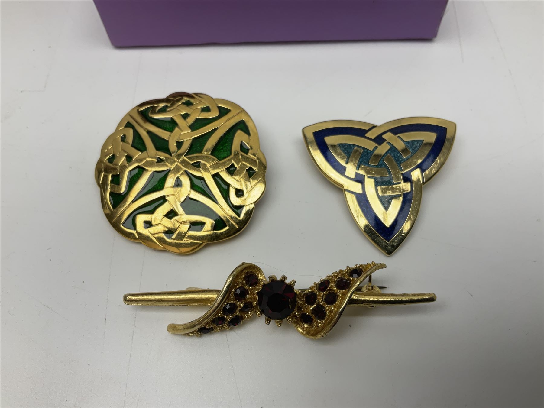 Victorian and later silver jewellery including fob with rose gold cartouche, cross pendant, enamel Yorkshire rose tie pin and fob bracelet,  together with an Edwardian silver vesta case, hallmarked Birmingham 1907, a wooden pocket watch case and three costume brooches 