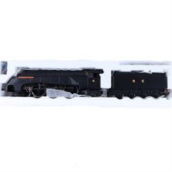Limited edition Bachmann 00 Gauge no.31962 NE Class A4 4-6-2 'William Whitelaw' locomotive and tender no. 4, boxed with instructions, certificate and outer Rails of Sheffield cardboard box, limited edition no. 202/350, specially produced for Rails of Sheffield
