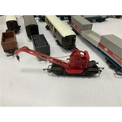 Hornby/Tri-Ang ‘00’ gauge - eight various coaches and eighteen goods wagons; all unboxed (26)