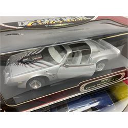 Road Signature - six 1:18 scale die-cast models comprising 1979 Pontiac Firebird Trans Am; 1975 Jaguar XJS; 1971 Buick Riviera; 1985 Pontiac Fiero GT; 1970 Dodge Coronet R/T; all Deluxe Editions; and 1962 Volkswagen Microbus; all boxed (6)