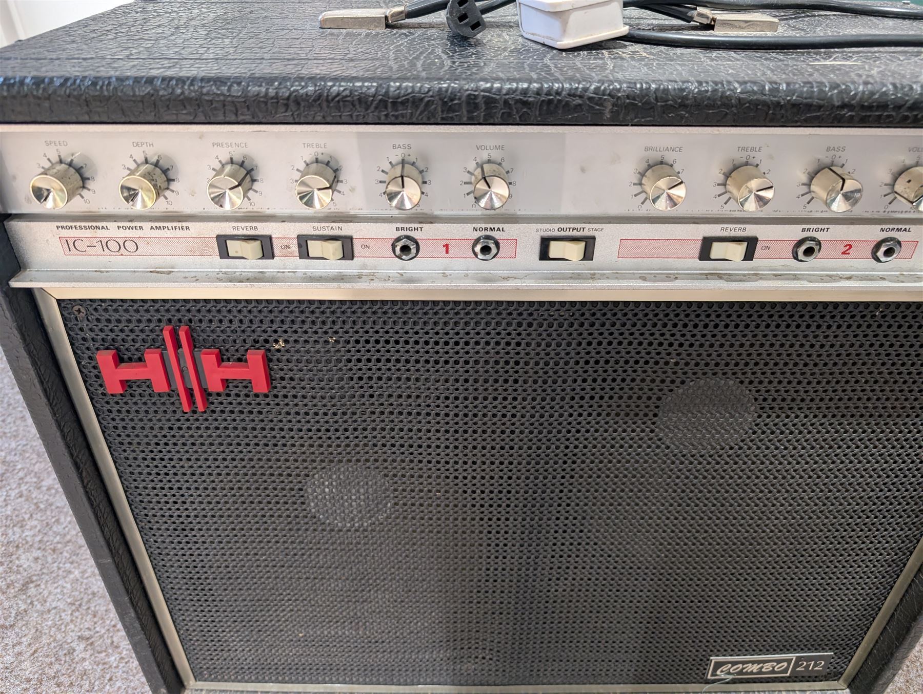 HH Electronics IC-100 combo 212 guitar amplifier, on casters with cover H65cm