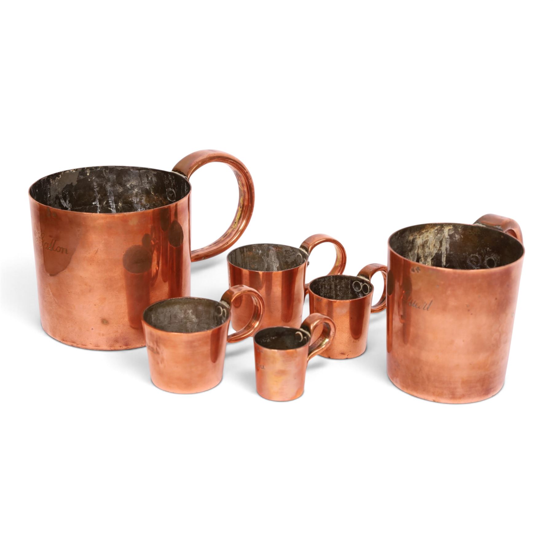 Set of six 19th century copper tankard measures comprising 1/2 Gallon, Quart, 1/2 Pint and 1 1/2 Gill, Gill and 1/2 Gill