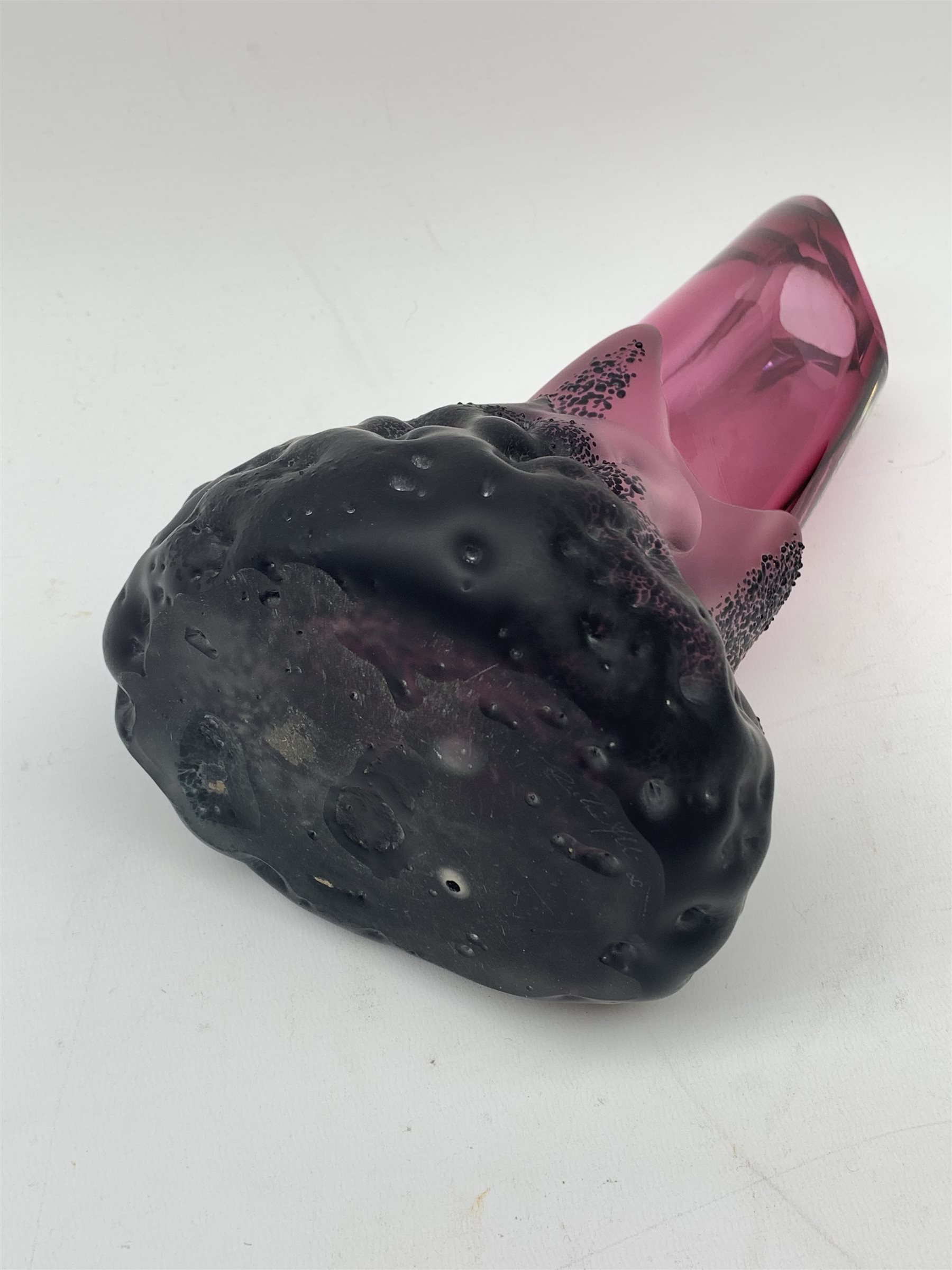 A Richie Alli Shard glass vase, naturalistic overlaid glass base & cranberry carved neck, H28cm