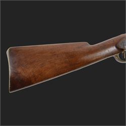 English flintlock blunderbuss, the 38cm brass barrel with proof marks and London to the top, with brass tip ramrod below, the lock engraved Morris, walnut stock with brass butt plate, overall L79cm