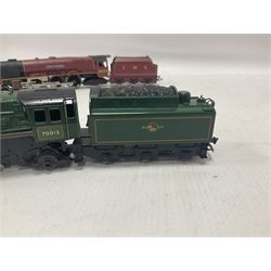 Hornby ‘00’ gauge - four steam locomotives comprising Britannia Class ‘Britannia’ 4-6-2 no.70000 in BR green; Britannia Class ‘Oliver Cromwell’ 4-6-2 no.70013 in BR green; Princess Class 4-6-2 no.6201 in LMS crimson; Coronation Class ‘Duchess of Sutherland’ 4-6-2 no.6233 in LMS crimson; one further tender (5) 