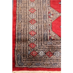  Bokhara red ground rug, repeating border, 190cm x 128cm  