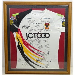  Framed Bradford Bulls rugby league shirt bearing over twenty signatures c2011  