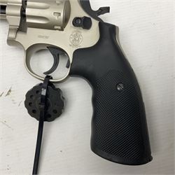 Smith and Wesson Model 686-8 .177 air pistol with satin finish, serial no.S0042397 with circular 10-shot magazine L37.5cm  NB: AGE RESTRICTIONS APPLY TO THE PURCHASE OF AIR WEAPONS.