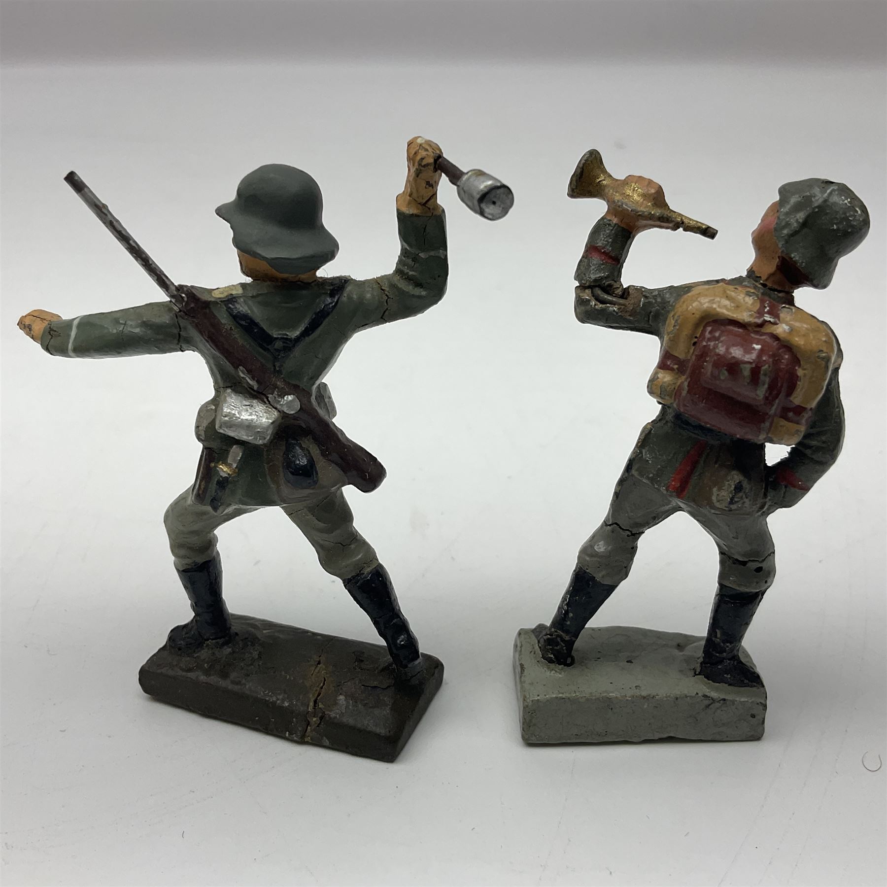 German Lineol Flak Artillery Gun on revolving base H11cm; four other Lineol WW2 German soldiers; and three Elastolin German soldiers including reclining radio operator (8)