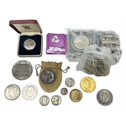 United States of America 1922 peace dollar, 1971 dollar coin, various commemorative crowns, commemorative medallions etc