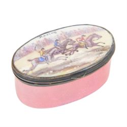 Late 18th century/early 19th century enamel snuff box, of oval form, the hinged cover decorated with a horse racing scene and detailed 'Racing', L5.5cm. 