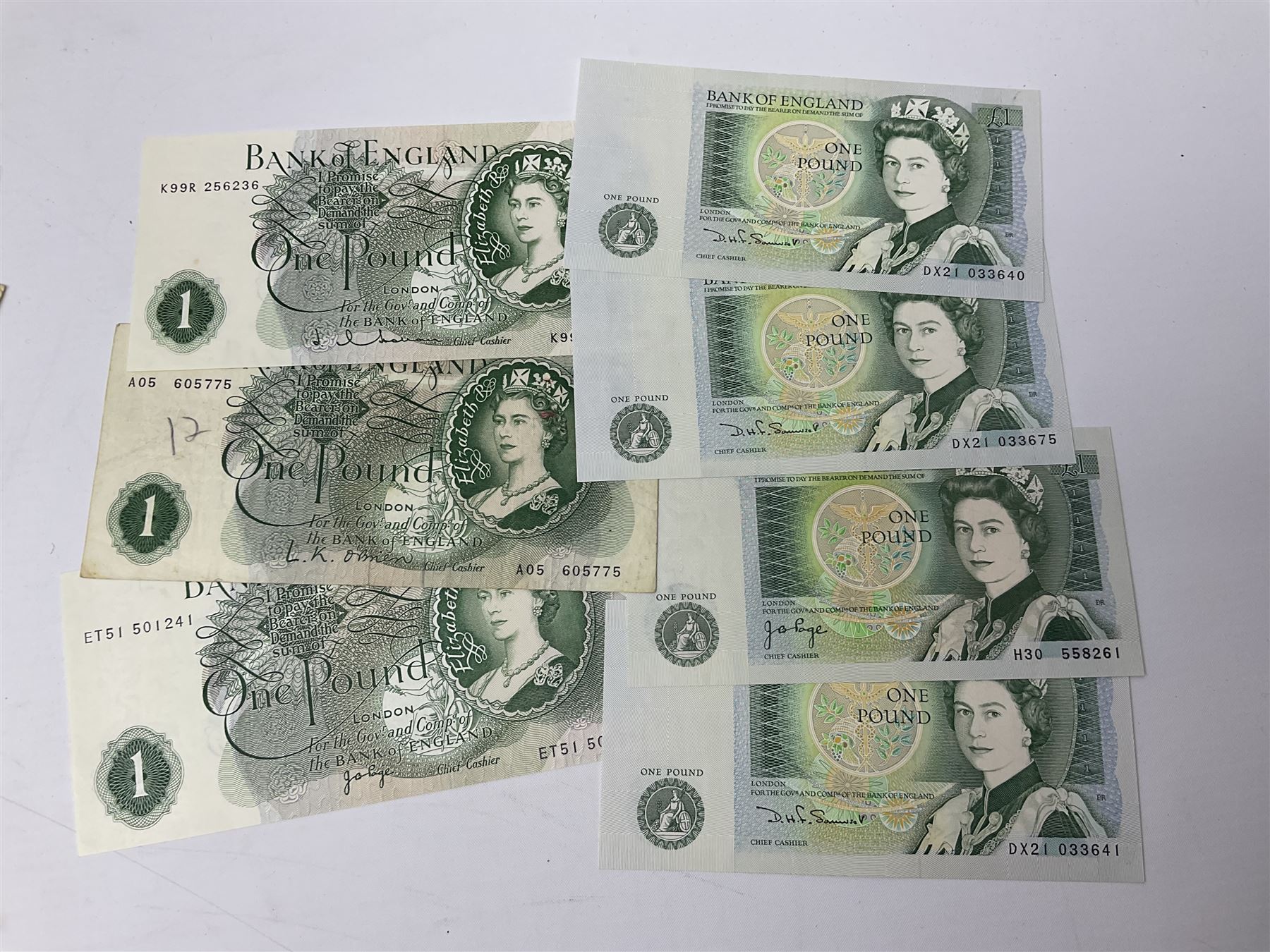 Great British and World coins and banknotes, including United Kingdom 1985 brilliant uncirculated coin collection, two 1995 brilliant uncirculated two pound coins in card folders, commemorative crowns, King George VI 1951 Festival of Britain crowns in card cases, United States of America 1964 Kennedy half dollar, two Switzerland 1966 five franc coins, five German 1972 commemorative coins, Euro banknotes, Bank of England Somerset one pound 'DU27', Japanese banknotes etc